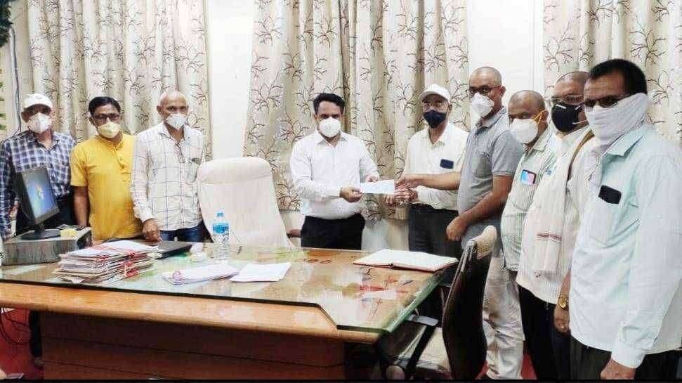 काटे परिवाराने उत्तरकार्याचा खर्च दिला मुख्यमंत्री सहाय्यता निधीला बदलत्या काळात पारंपरिकतेला दिली तिलांजली..