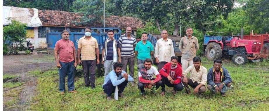 पारोळा महसुल पथकाची अवैध गौण खनिज वाहतुकी विरूध्द धडक कारवाई..तब्बल 5 ट्रक्टर केले जप्त..