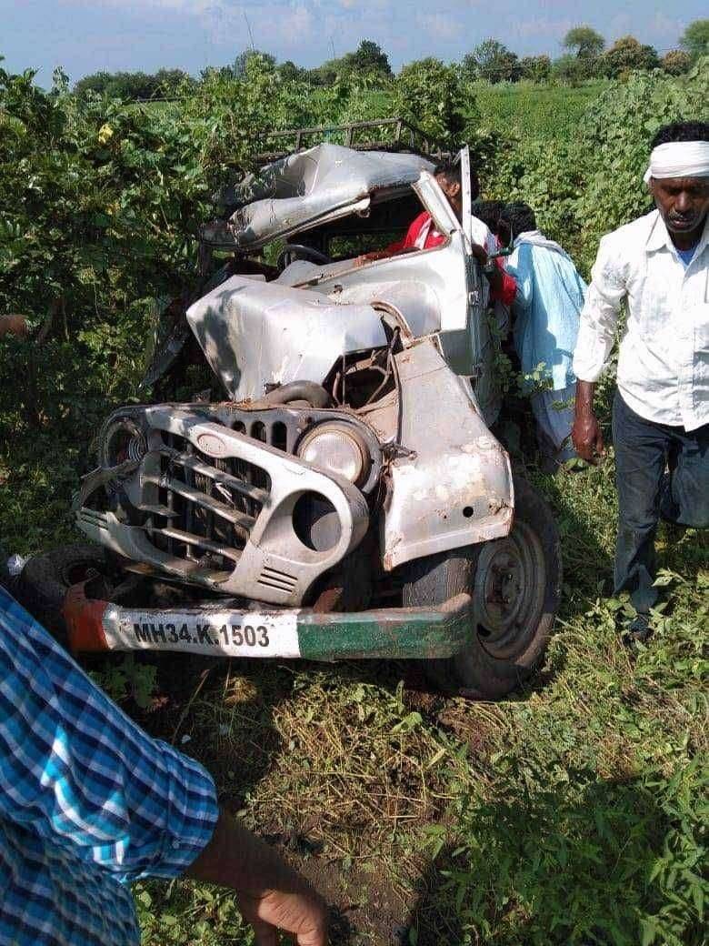 परसोडा फाटा येथे ट्रक - मॅक्स चा भीषण अपघात एक ठार , चार गंभीर रित्या जखमी ; कोरपना - आदिलाबाद महामार्ग वरील घटना