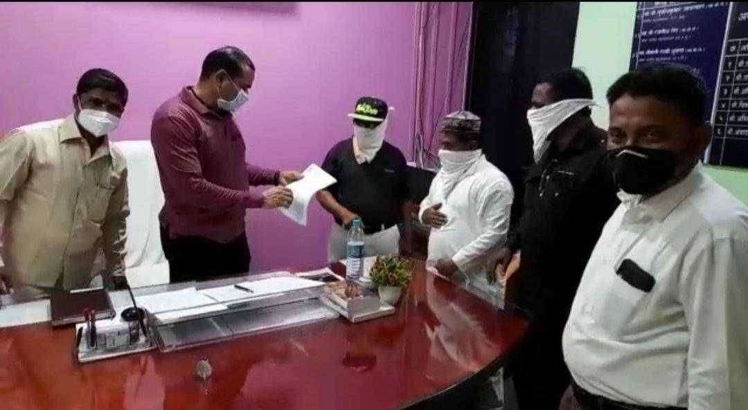 हिंदू मुस्लिमांचे श्रध्दा स्थान असलेल्या हजरत जिन्दा शहा मदार शहा बाबांच्या जुन्या दर्ग्याला रेल्वे प्रशासनाने दिली नोटीस...मुस्लिम युथ फाउंडेशनचे प्रशासनाला निवेदन...