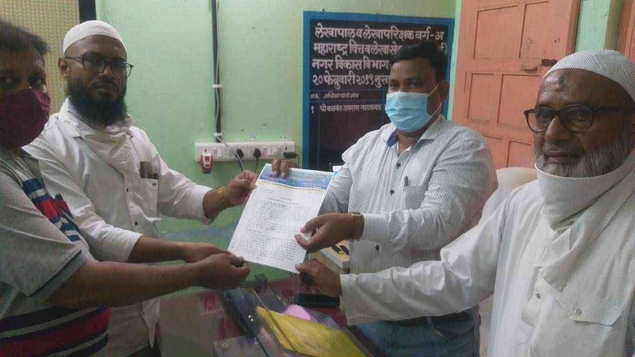 सर्व सामान्यांचा नशिबी न.पा. च्या कोणत्याही सुविधा नाही. एम आई एम चे मुख्याधिकारी ला तक्रार निवेदन.