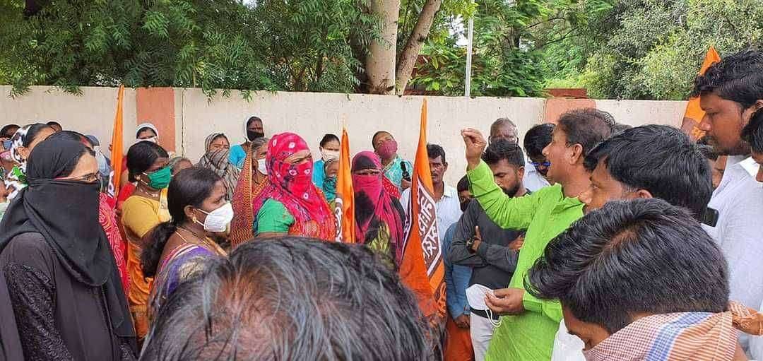 महिला बचत गटाचे कर्ज सरसकट माफ करावे..दिलीप धोत्रे कुर्डुवाडी येथे मनसेचा भव्य मोर्चा