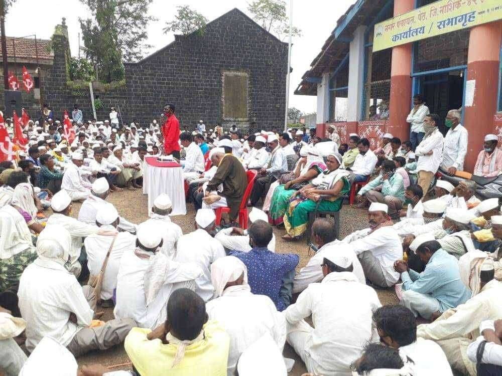 माकपा व किसान सभा यांच्या संयुक्त विद्यमाने आणि काँम्रेड. मा.आमदार. जे.पी.गावीत यांच्या नेतृत्वाखाली शेतकरी,कष्टकरी,भुमीहीन मजदुर, कामगार, व्यापारी,बेरोजगार तरुण यांचा विराट मोर्चा