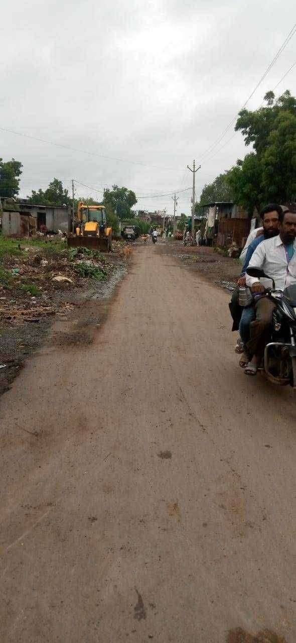 खिर्डी खु.येथे बलवाडी रोड वर घाणी चे साम्राज्य नागरिकांचे आरोग्य धोकयात.