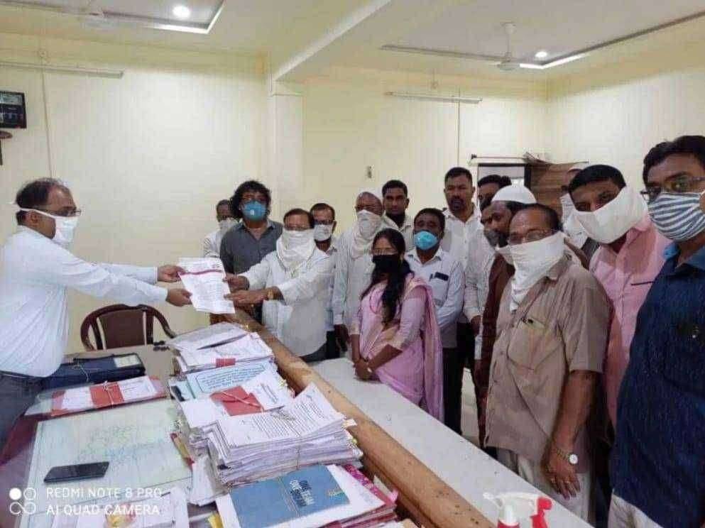 यावल येथे कांदा निर्यात बंदी चा विरोधात तहसिलदार यांना काँग्रेसचे निवेदन