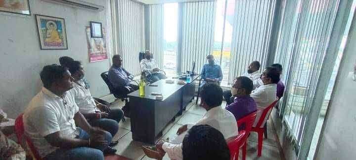 महाराष्ट्र नवनिर्माण सेनेतर्फ रस्त्यावर पडलेल्या खड्ड्यात वृक्षारोपणाच्या इशाऱ्यानंतर पिंपळगाव टोल नाका प्रशासनाची मुदतवाढ मिळण्यासाठी विनंती