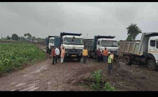 बळीराजा शेतकरी संघटनेने पाडले राष्ट्रीय महामार्गाचे काम बंद. काम निकृष्ट दर्जाचे सुरू असल्याने बळी राजा शेतकरी संघटना झाली आक्रमक