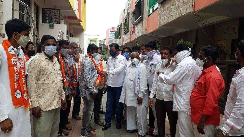 खिर्डी येथील युवकांचा शिवसेनेत प्रवेश.