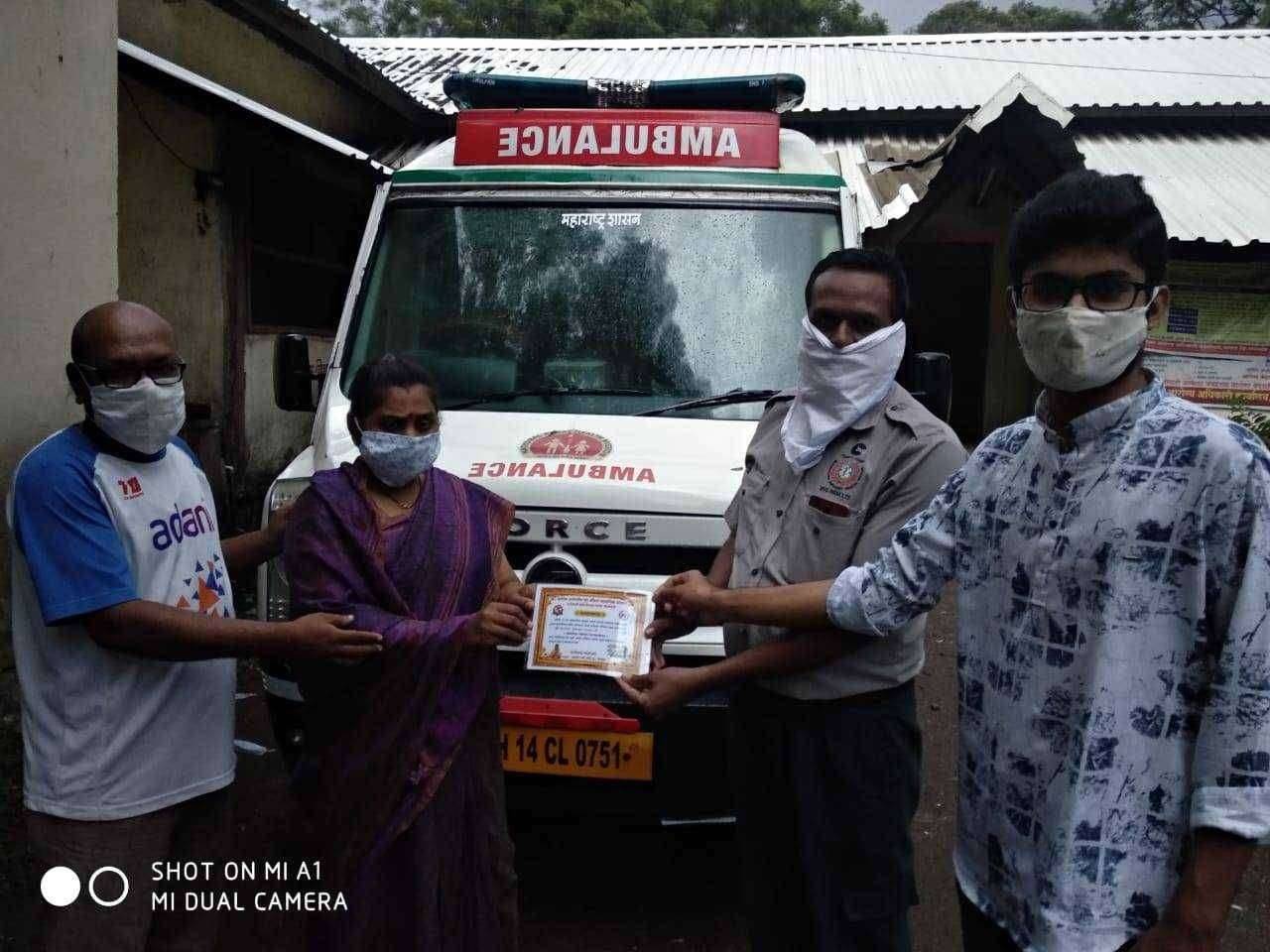 फैजपूर येथे खान्देश नारीशक्ती तर्फे रुग्णवाहिका चालकांचा सन्मान