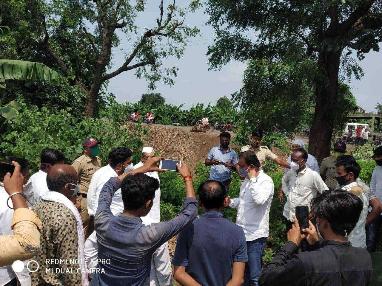 सावदा, कोचुर परिसरात वादळी वाऱ्यासह झालेल्या पावसामुळे केळी, उळिद, मुंग, मका, ज्वारी पिकांचे मोठय़ा प्रमाणात नुकसान! शेतकरी हवालदिल :