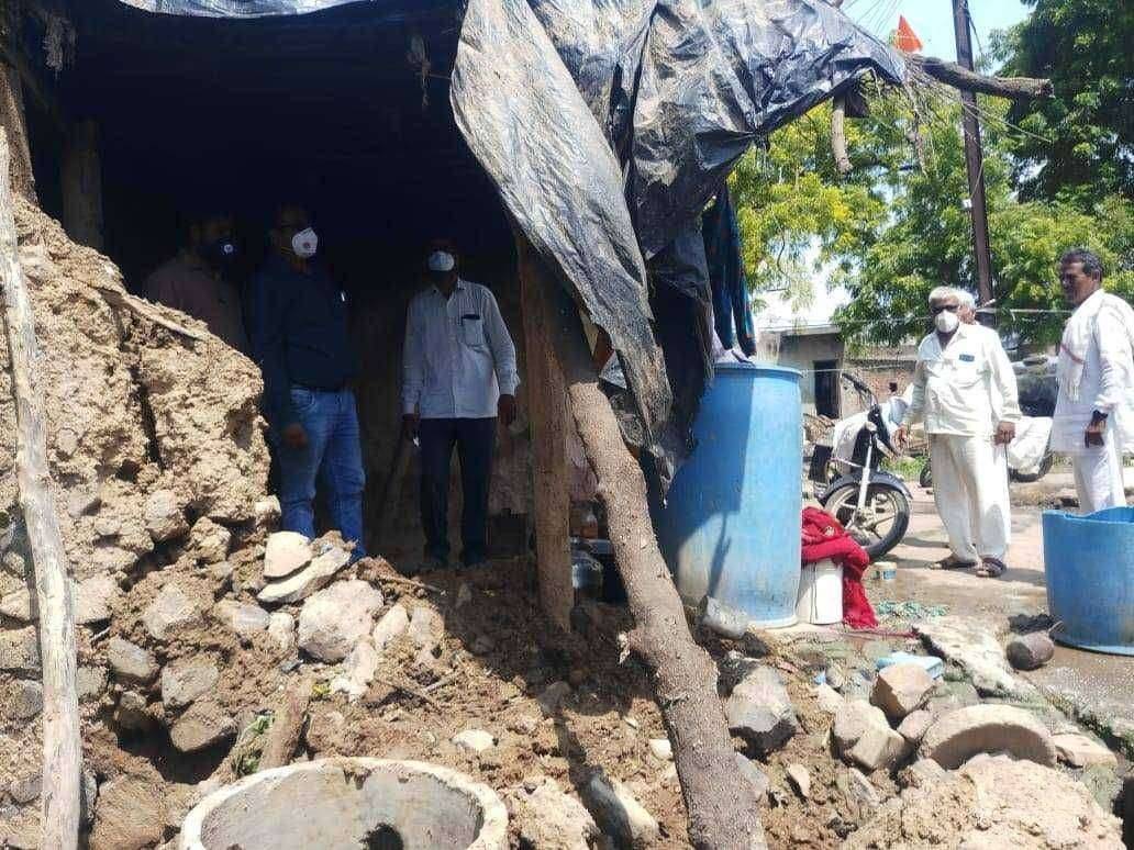 ? अतिवृष्टीमुळे रामेश्वर खु येथील आठ ते नऊ घरे जमीनदोस्त