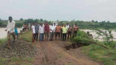 मुडावद येथे पांझरा नदीवरील पुलाच्या पुढे जाण्यासाठी शासन दरबारी पाठपुरावा करून लवकरात लवकर रस्ता तयार केल्याशिवाय स्वस्थ बसणार नाही  शिवसेनेचे उपजिल्हाप्रमुख शानाभाऊ सोनवणे