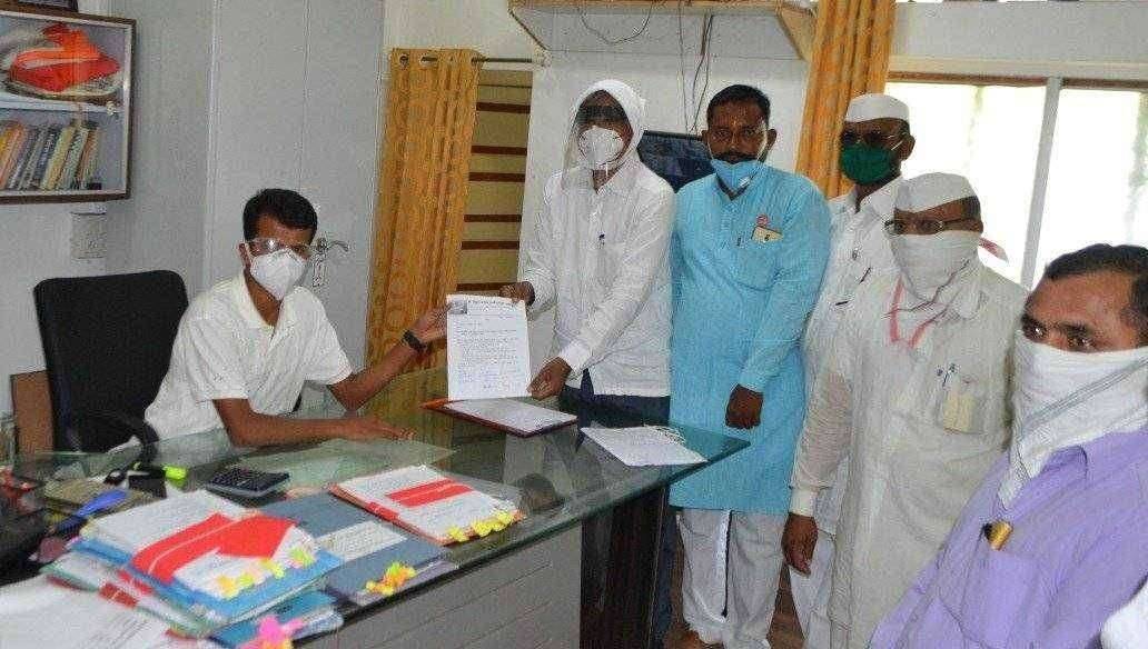 गुरसाळ्यातील श्री विठ्ठल सहकारी साखर कारखान्याशी संबंधितांना न्याय मिळण्यासाठी प्रांताधिकाऱ्यांना निवेदन