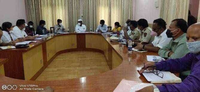 आ.भालके यांनी पंढरपूर तालुक्यातील प्रमुख अधिकार्यांची घेतली आढावा बैठक