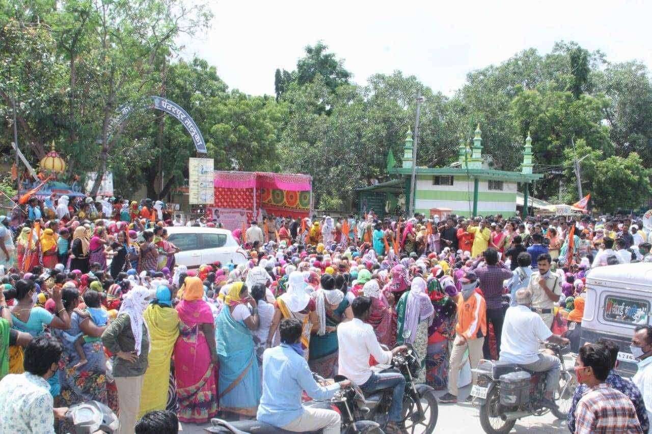 पंढरीत महाराष्ट्र नवनिर्माण सेनेचा महिला बचत गटाचे कर्ज माफ करा पंढरपूर तहसीलदारांना निवेदन