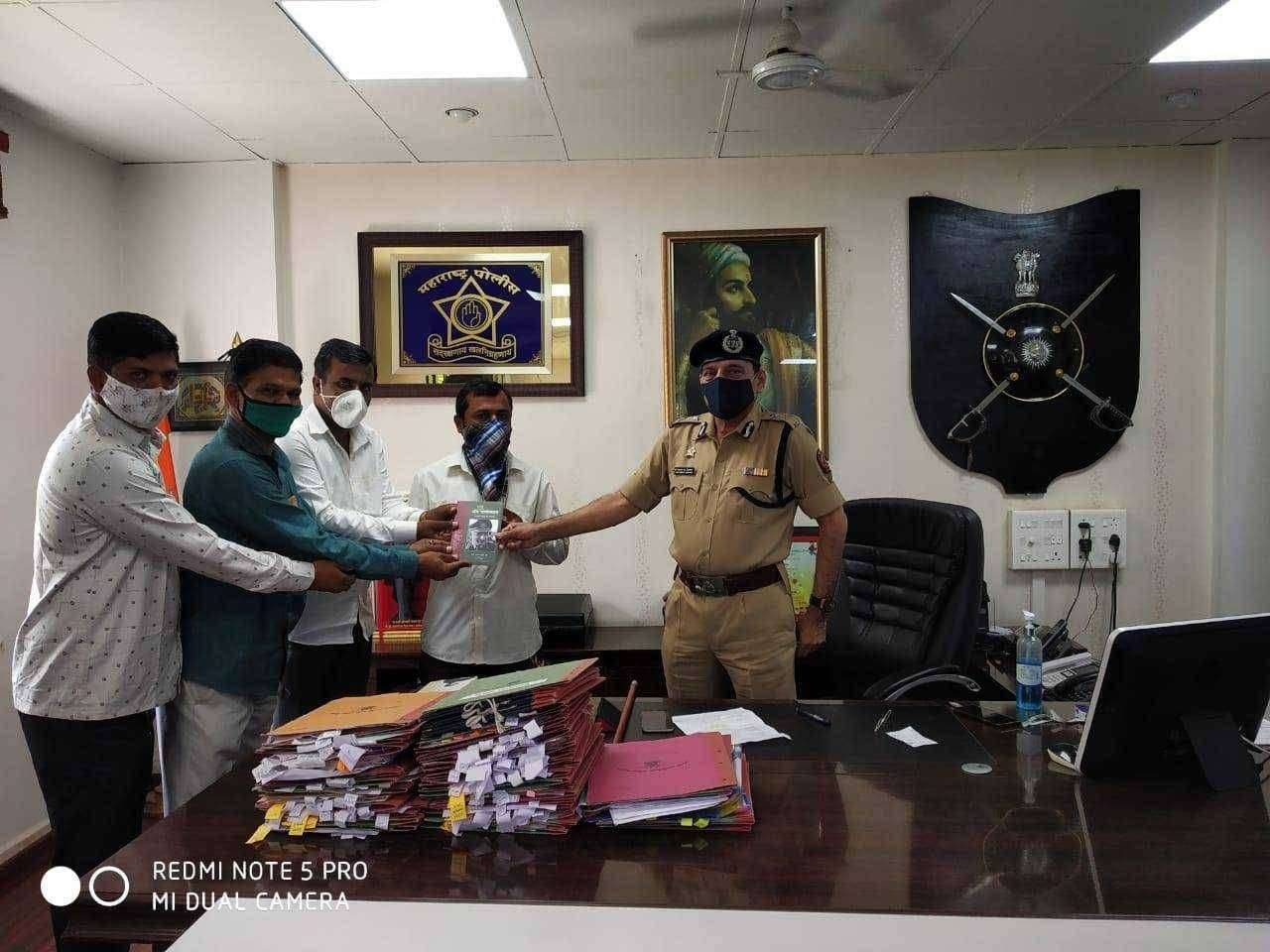 दिंडोरी तालुक्यातील माऊली शेतकरी बचत गट खडक सुकेणे यांच्यावतीने नाशिक विभागाचे विशेष पोलीस महानिरीक्षक यांची भेट व सत्कार व आभार