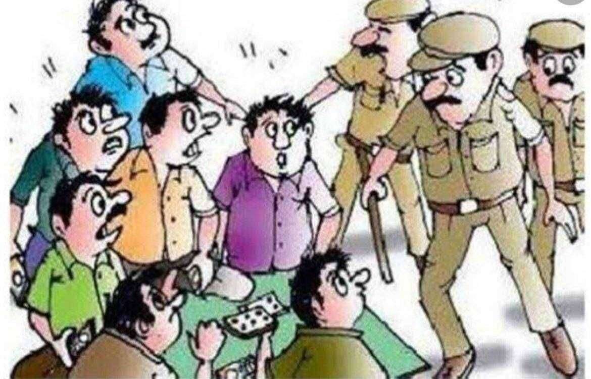 ? Crime Diary..पोलिसांची सट्टा जुगार च्या अड्डयां वर धाड...3 लाखापेक्षा अधिक रक्कम आणि 36 आरोपी अटकेत..