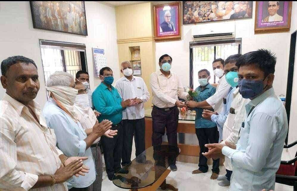 कार्यसंस्कृती चा दर्जा उंचावण्यासाठी महाविद्यालयात एकत्र वाढदिवस साजरा