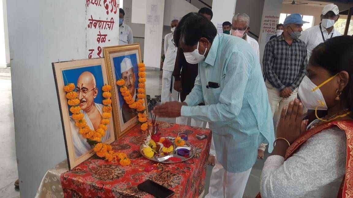 अमळनेर नगरपरिषदेतर्फे महात्मा गांधी व लाल बहादूर शास्त्री जयंतीनिमित्त अभिवादन..