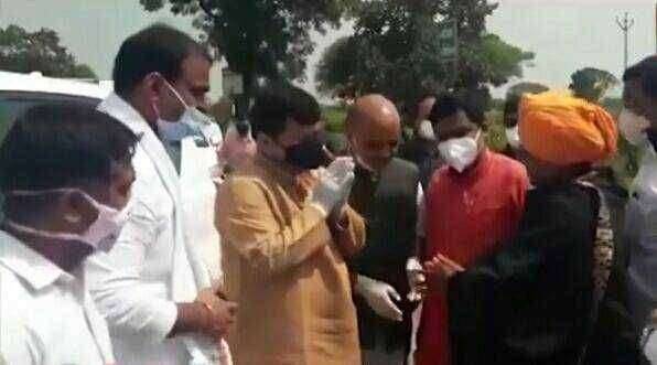 विधानपरिषदेचे विरोधी पक्षनेते प्रविण दरेकर यांची शनि देवस्थान सदिच्छा भेट