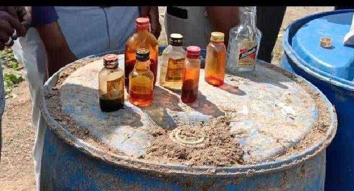 धुळ्यात पोलिसांची दारू कारवाई