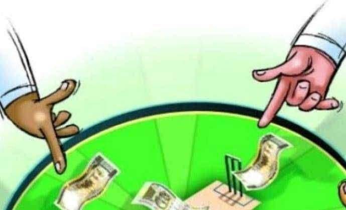 ? Crime Diary...आयपीएल क्रिकेटवर जळगावात सट्टा घेणाऱ्यांना एलसीबीच्या पथकाने सापळा रचून घेतले ताब्यात ; १० मोबाईल जप्त