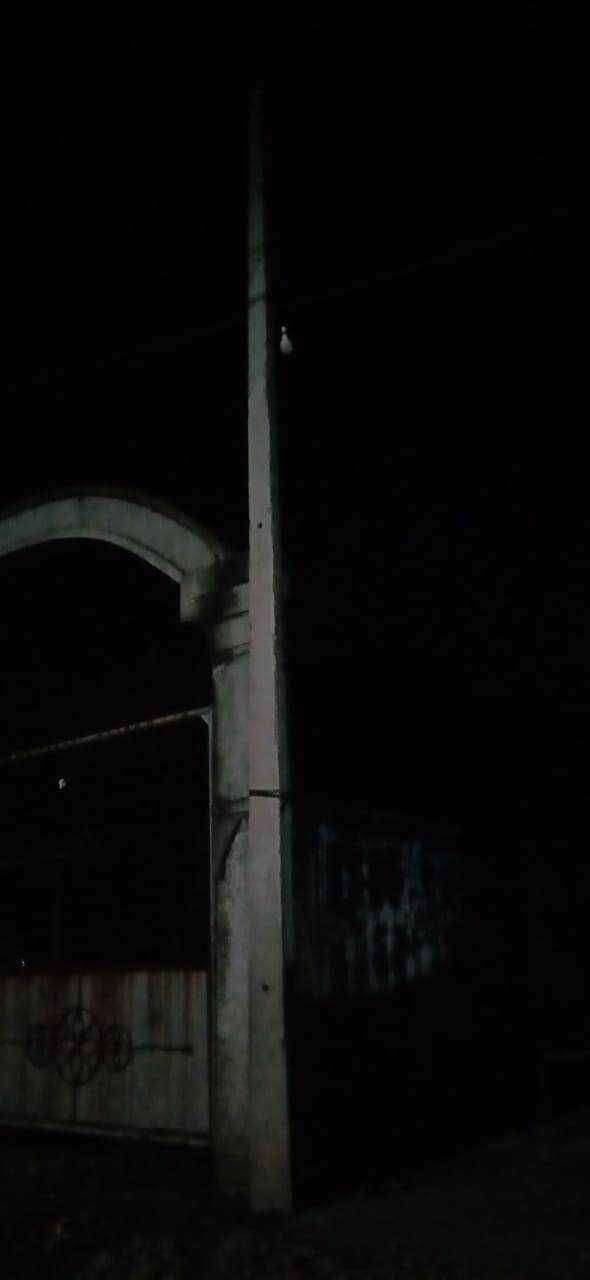 खिर्डी खु. येथे पथ दिवे दिवसा सुरू रात्री बंद