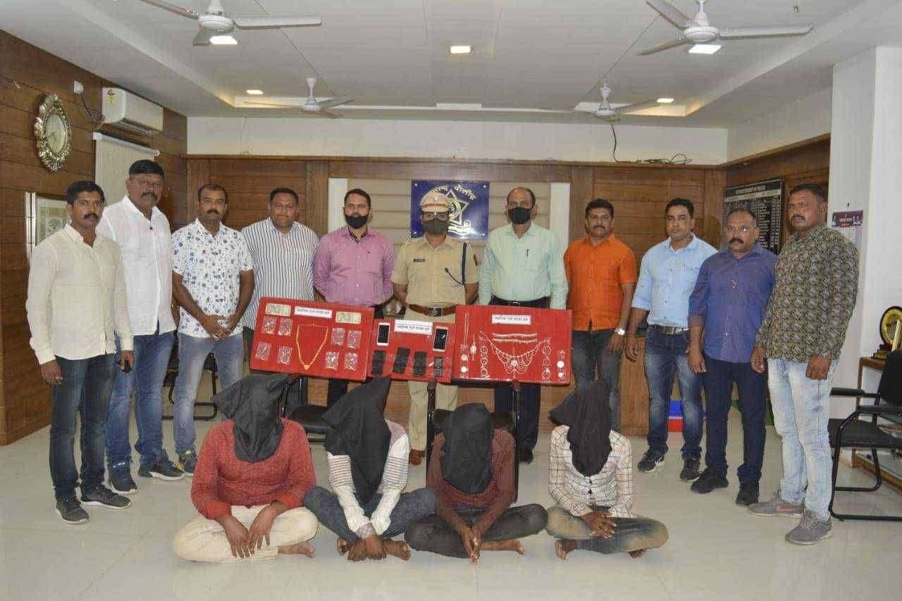 ? Crime Diary..घरफोडीच्या मुद्देमालासह 04 आरोपी जेरबंद..स्थानिक गुन्हे शाखा,धुळे पोलीसांची कामगिरी