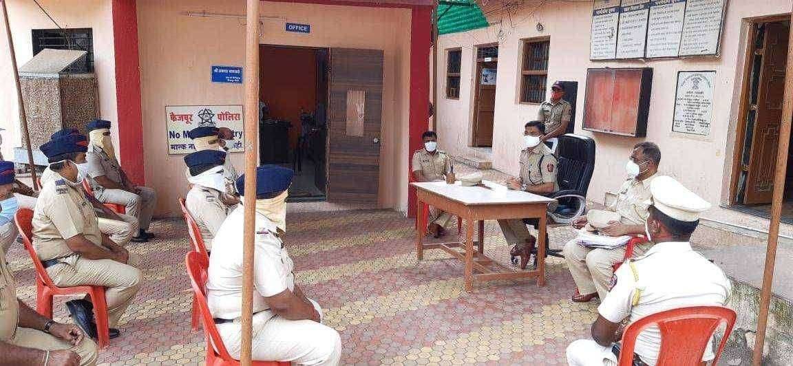 फैजपूर प्रतीनीधी फैजपूर नुतन पोलीस अधिक्षक मा) प्रविण मुंढे यांनी फैजपूर पोलिस स्टेशनला भेट ..