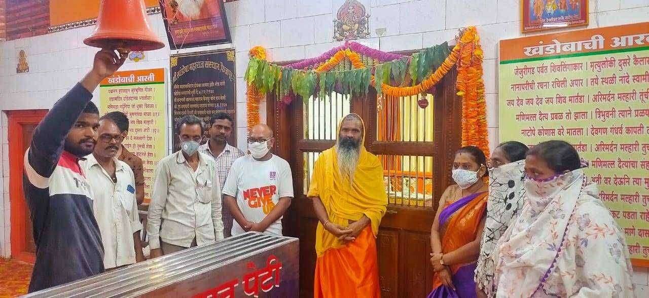 मंदिरं खुले करण्यासाठी खंडोबा महाराज मंदिर फैजपूर येथे घंटानाद आंदोलन नारीशक्ती गृप, जनसंघ व भाजपचे कार्यकर्ते सहभागी