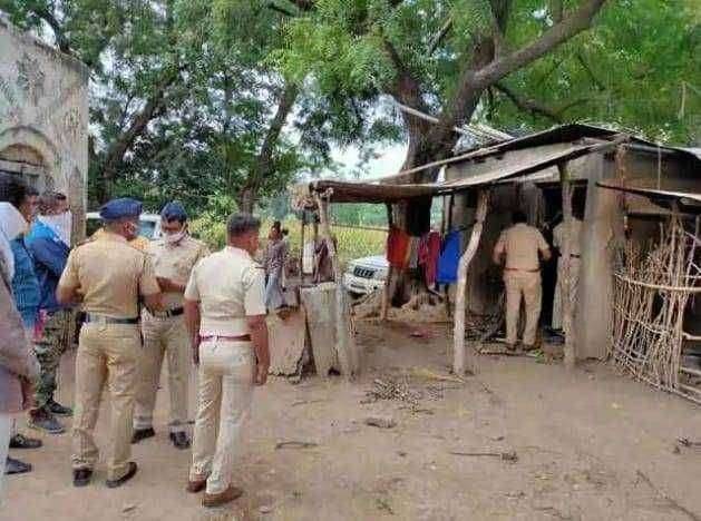 ? खळबळ जनक :रावेर जवळ असलेल्या बोरखेडा शेत शिवारात चार भावंडांची निर्घृण हत्या..नाशिक आय जी दौऱ्यावर..थोड्याच वेळात पोहचतील रावेर...