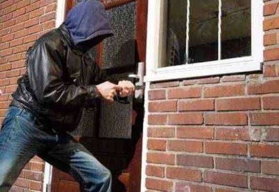 ? Crime डायरी..कुलुप तोडून चोरट्यांनी 30500 रुपये लंपास केले