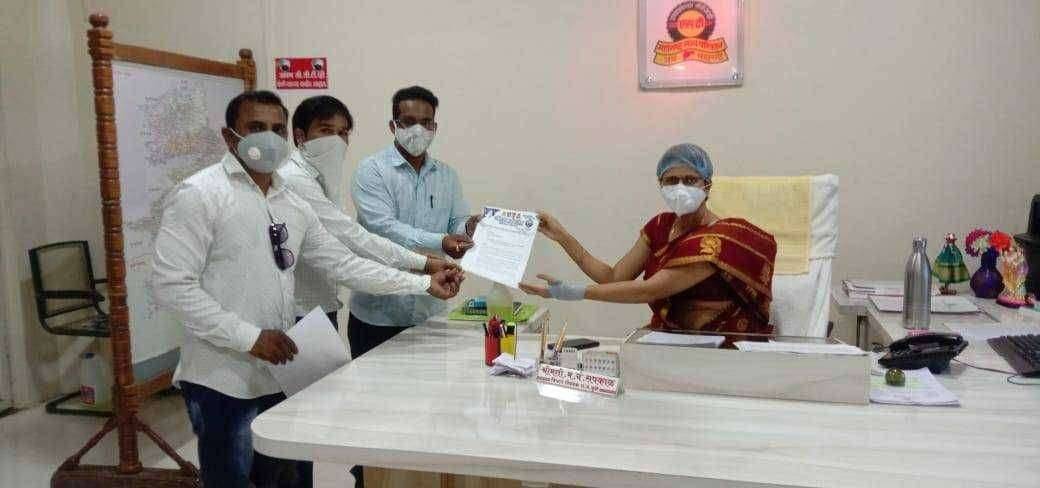 धुळेदुष्काळग्रस्त भागातील एसटी कर्मचारी भरती २०१९ मधील ३२०० कर्मचाऱ्यांची स्थगिती तात्काळ उठवणे व तात्काळ प्रशिक्षण सुरू करणे .