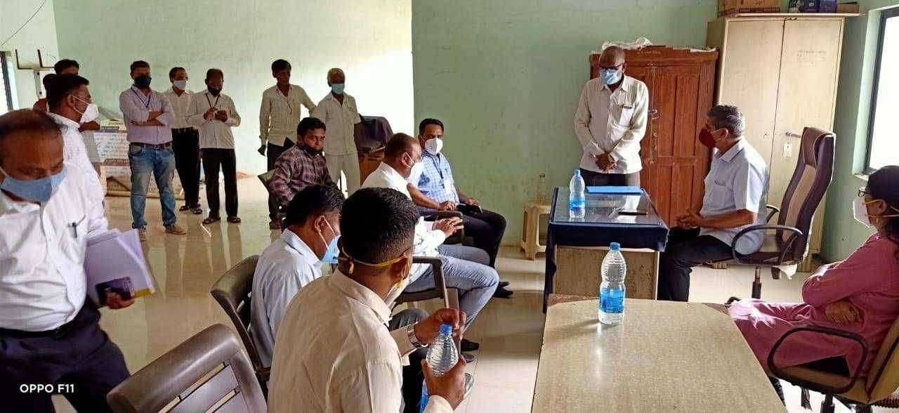 ?अमळनेर येथे आज आयुक्तांच्या आदेशानुसार उपायुक्त डॉ अर्जुन चिखले यांचा आढावा दौरा...विविध खेड्यां मध्ये जाऊन केली पाहणी...