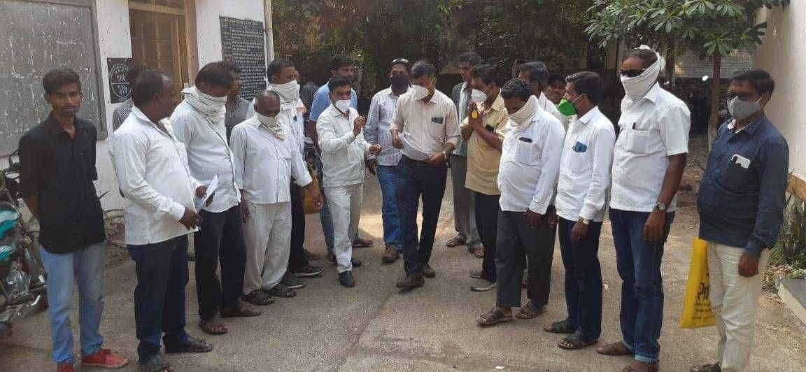 ? Big Breaking..ग्रामपंचायत प्रशासक व ग्रामसेवक यांचा मनमानी कारभार थांबवा...सरपंच संघटनेची मागणी