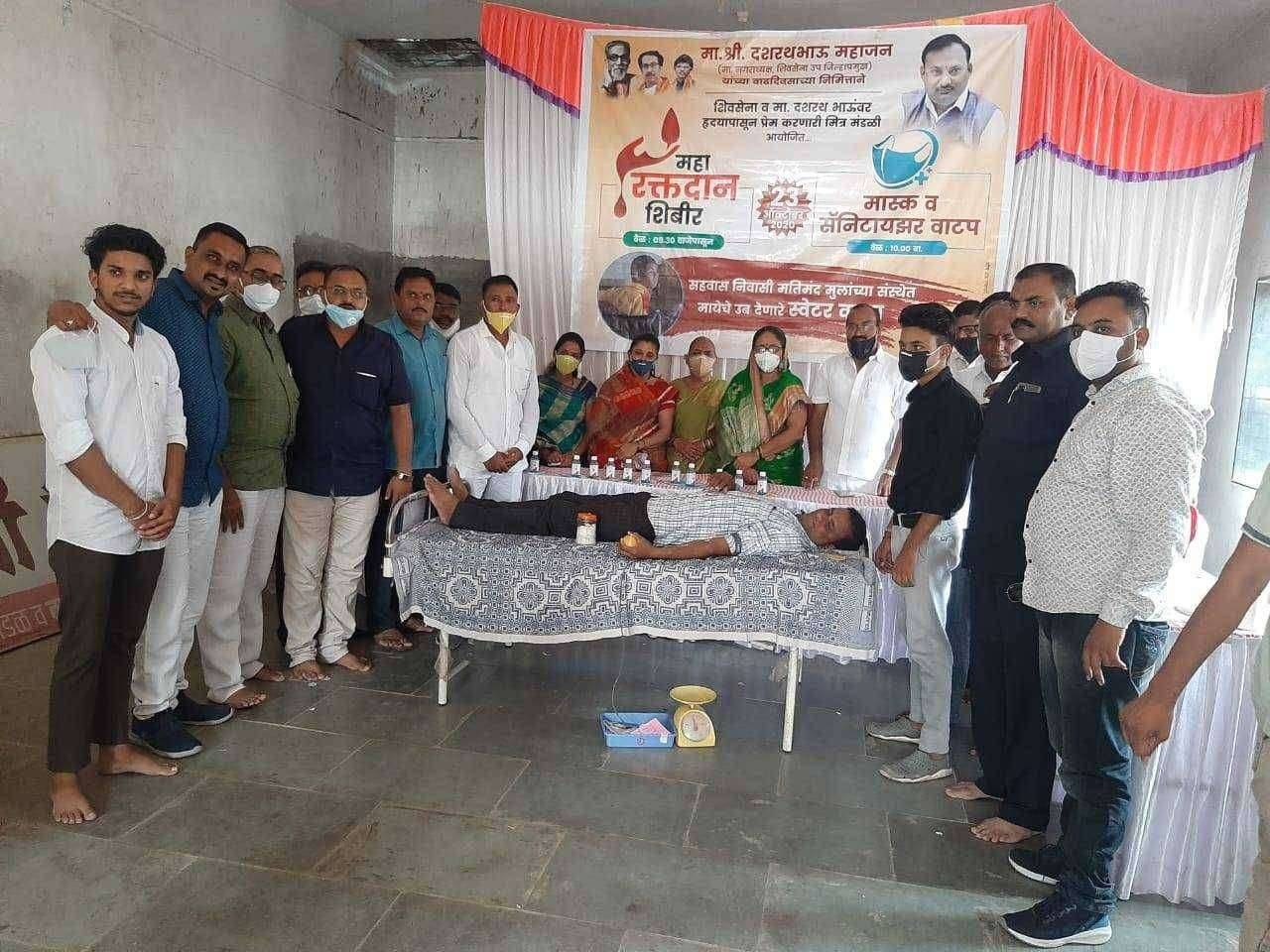 मा.नगरध्यक्ष,शिवसेना जळगाव उपजिल्हाप्रमुख श्री.दशरथभाऊ महाजन यांच्या वाढदिवसानिमित्तविविध सामाजिक उपक्रम संपन्न