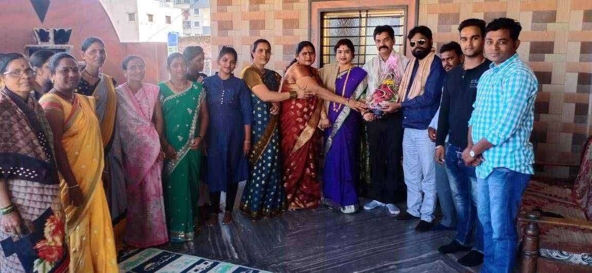 रिपाई आठवले गटाच्या वतीने पोलीस कर्मचारी गुलाब सोनार यांचा नागरी सत्कार.