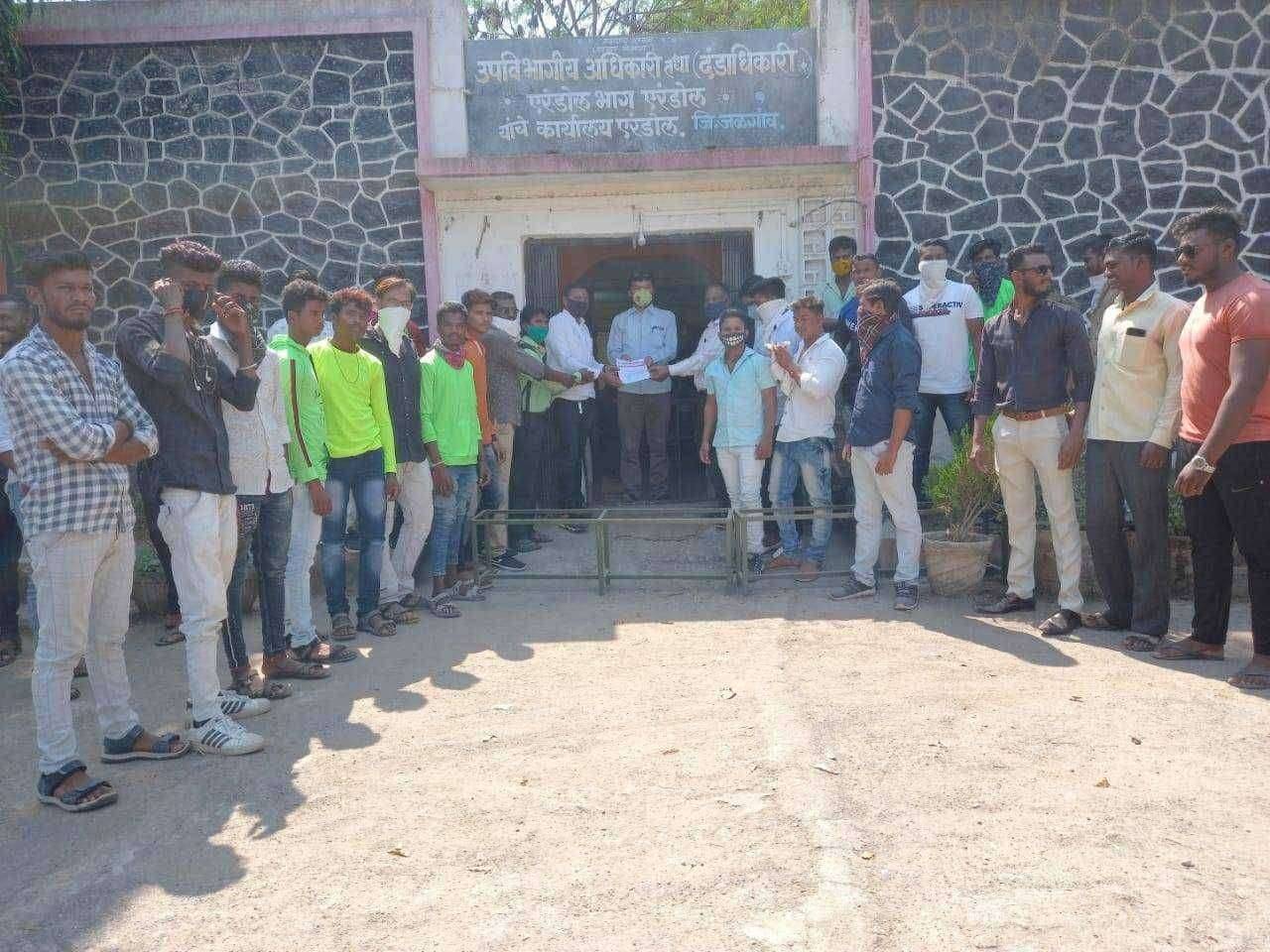 ?️ अत्याचारिला त्वरीत फाशी द्या.अन्यथा देश भरात तीव्र आंदोलन छेडले जाइल भिल समाज विकास मंच महाराष्ट्र जळगाव जिल्हाध्यक्ष दिपक अहिरे यांच्या इशारा...