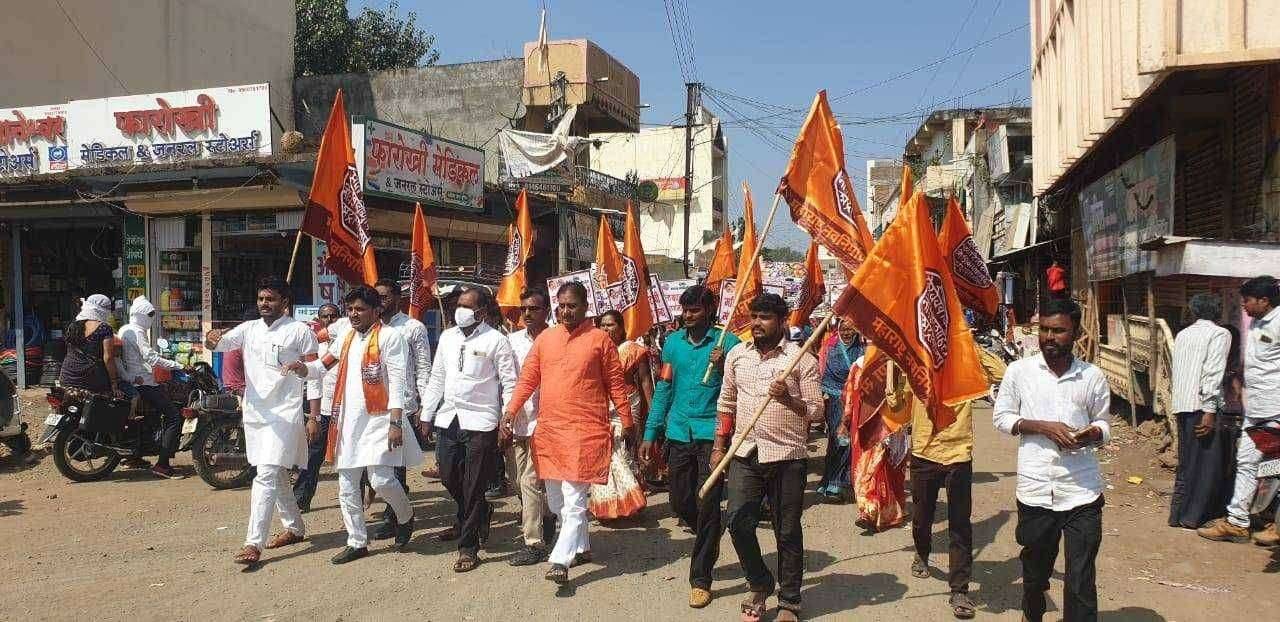 बचतगट महिलाचे संपूर्ण कर्ज माफीसाठी केज मध्ये मनसेचा विराट मोर्चा