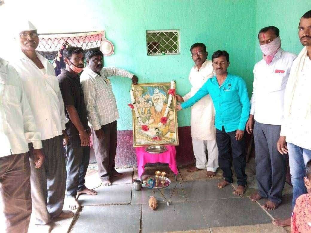 कोकळगाव मध्ये महर्षी वाल्मिक ऋषी यांची जयंती साजरी..