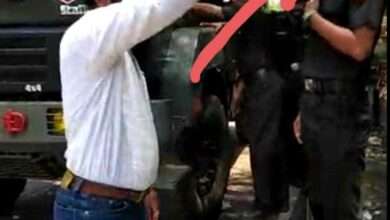 ? Bihar Election...बिहार येथील मतदान केंद्रावर धक्कादायक प्रकार.. आर्मीचे जवान करत आहेत प्रचार..बीजेपी ने आर्मी घेतली प्रचारासाठी उधार...!