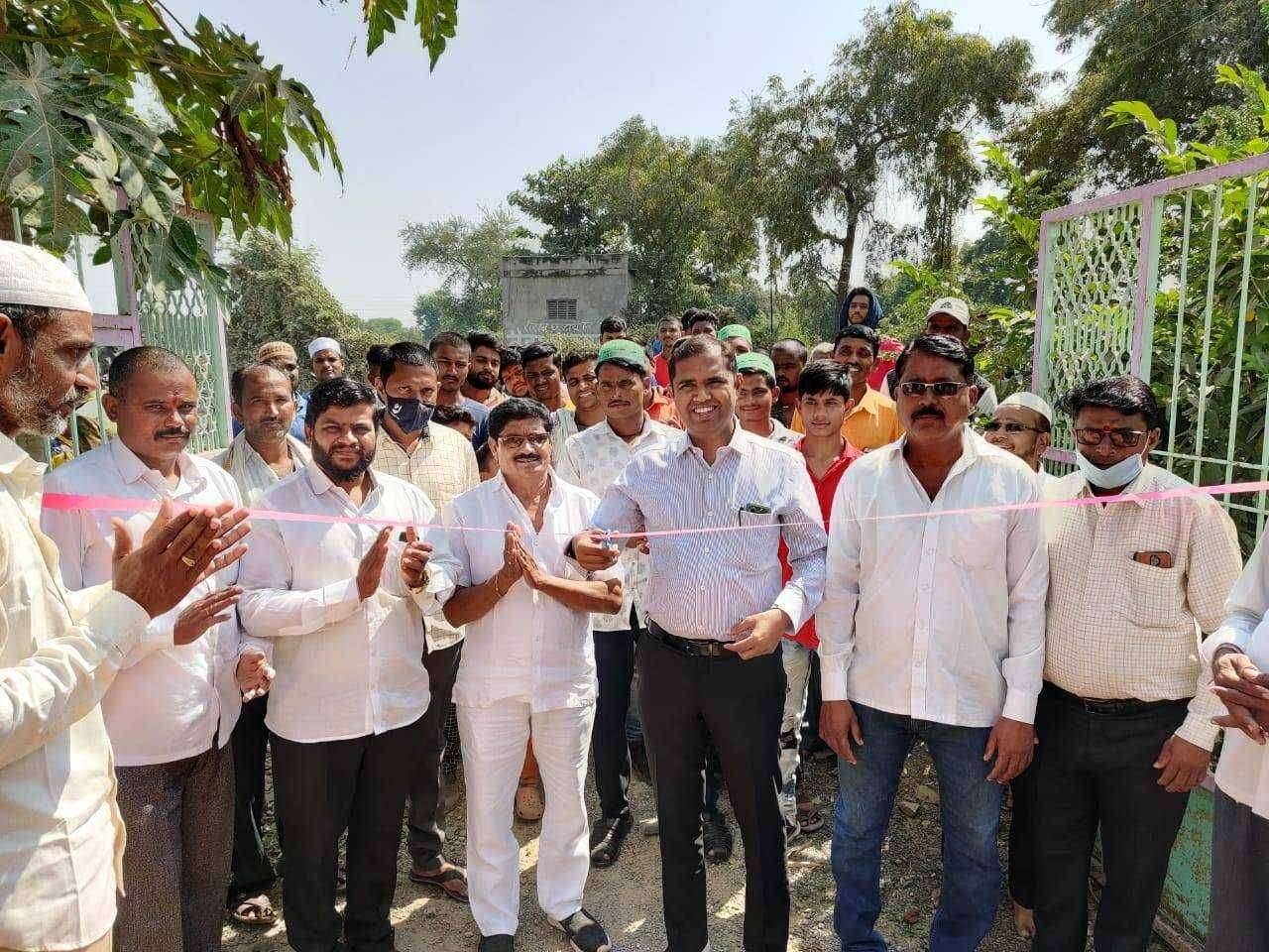 आमदार मंगेशदादा चव्हाण यांच्या सहकार्याने भाजपा कार्यकर्त्यांनी बसविले नुराणी मशीद परिसरात पेव्हर ब्लॉक..