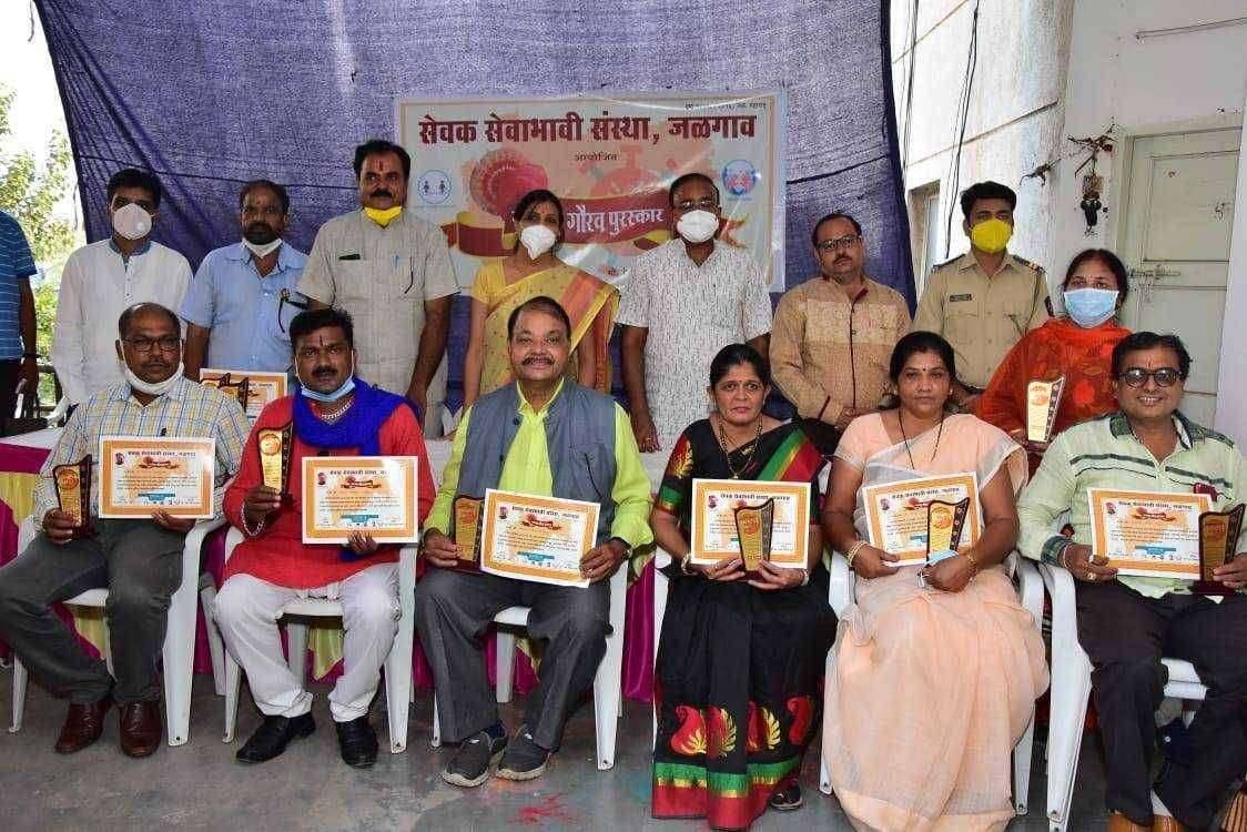 सेवक सेवाभावी संस्था कडून कोरोना योद्धांचा महाराष्ट्र गौरव पूरस्कार देऊन सन्मान.