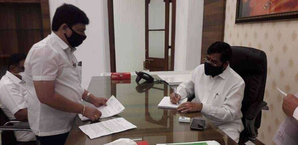 धुळे महानगरपालिकेतील कर्मचाऱ्यांची दिवाळी होणार गोड कर्मचाऱ्यांना ७ वा वेतन लागु होणार आमदार फारूक शाह यांच्या प्रयत्नांना यश..