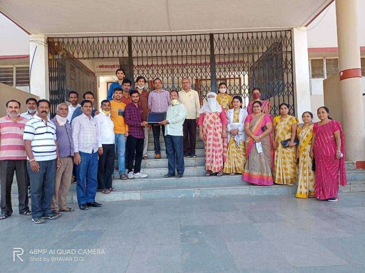 मोहाडीच्या कर्मवीर रावसाहेब थोरात विद्यालयास अगस्त्या इंटरनॅशनल फाऊंडेशन कडून लॅपटाॅप भेट…