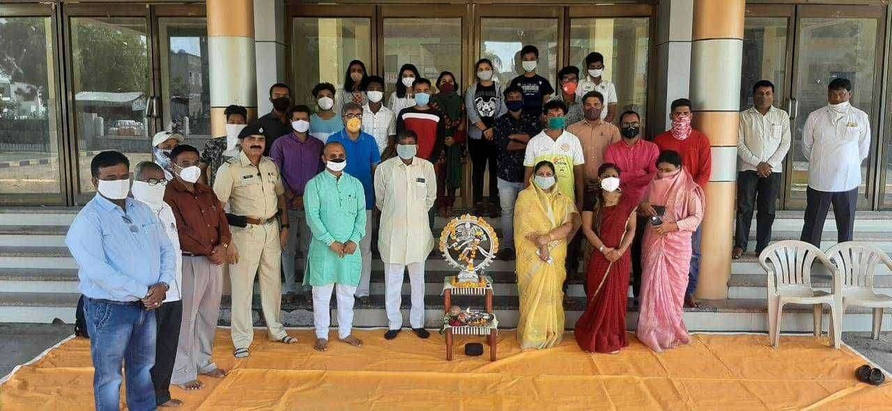 मराठी रंगभूमी दिनाचे "नटराजपूजन" करून कलावंतांचे केले कौतुक व शासनाचे मानले आभार माजी आमदार कृषिभूषण साहेबराव पाटील यांची उपस्थिती