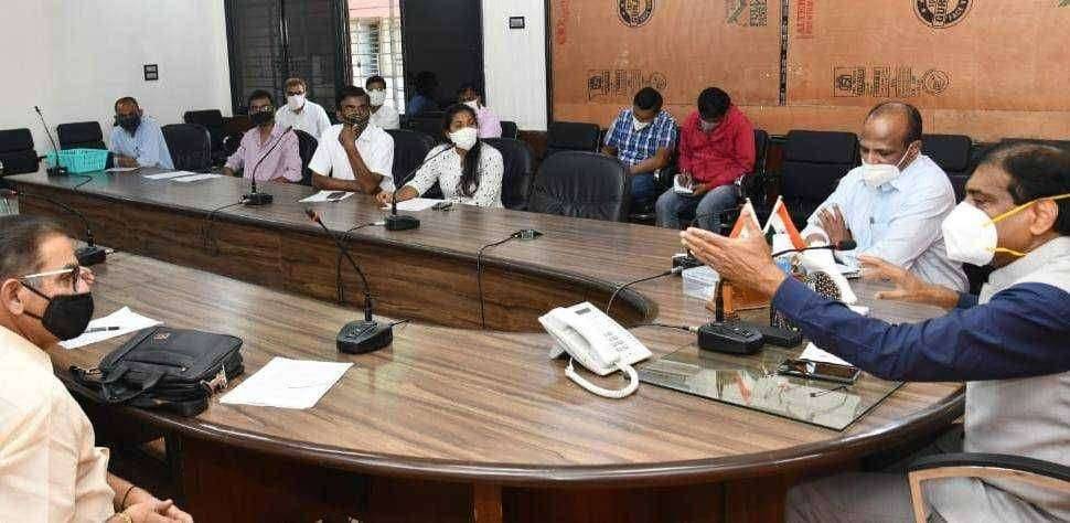 मुद्रक, प्रकाशकांनी निवडणूक आयोगाच्या मार्गदर्शक तत्त्वांचे तंतोतंत पालन करावे ; जिल्हाधिकारी सुनील चव्हाण..