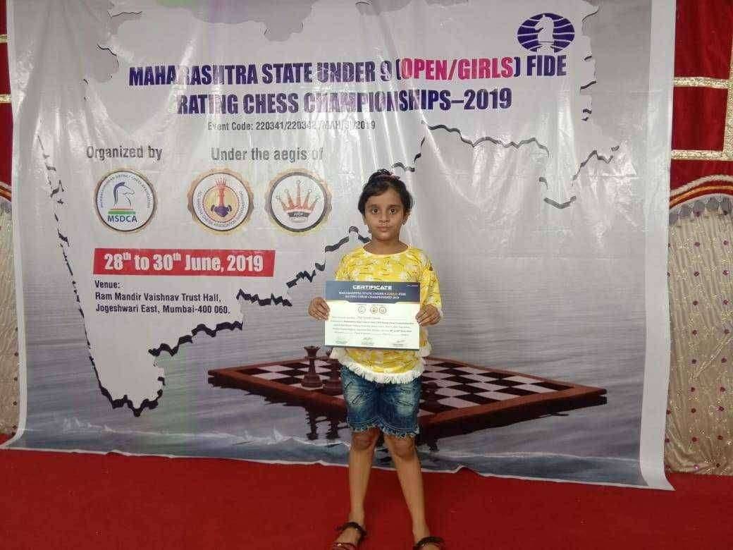 मुंबई येथे झालेल्या ८ वर्षे ची मुलगी शतरंज या खेळात आंतरराष्ट्रीय रेंटिग मध्ये जिंकणाचे बहुमान मिळवले.