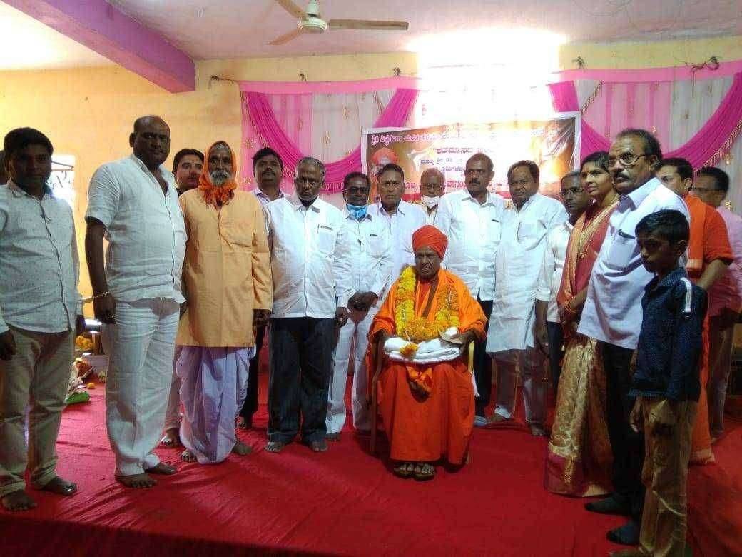 श्री सिद्धगंगा मंठाचे माजी विद्यार्थी व अभिमानीच्या वतीने सन्मान…