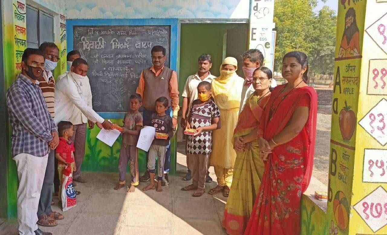 जि. प .प्राथमिक शाळा शिरूड येथे दिवाळीची सुरुवात